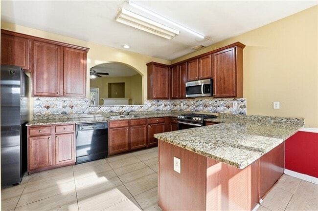 Building Photo - 6199 Thorncrest Dr