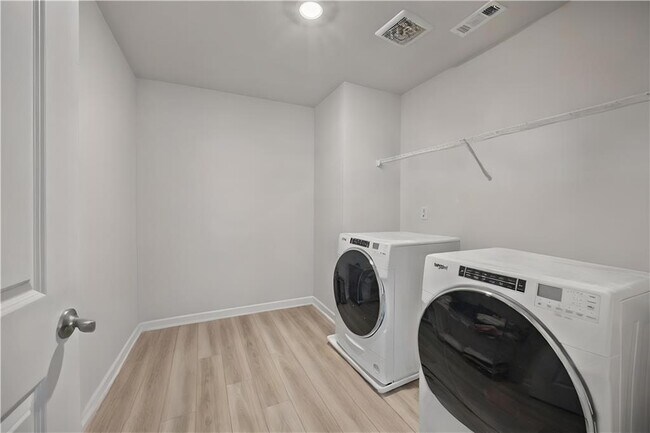 Building Photo - 107 Meander Dr
