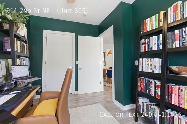 Building Photo - 911 2nd St NE