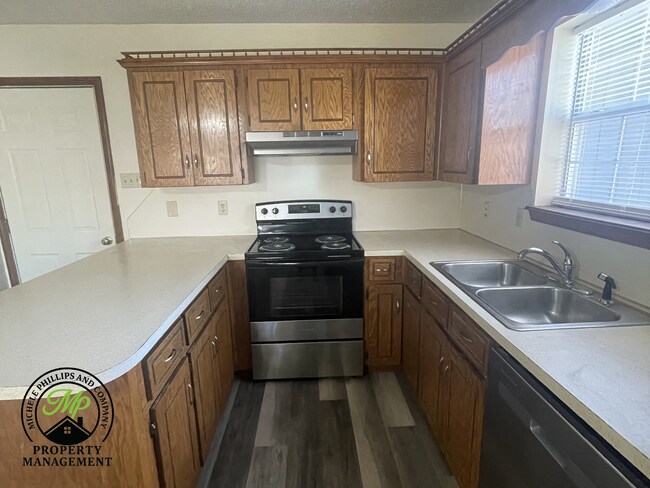 Building Photo - Great Cabot home!