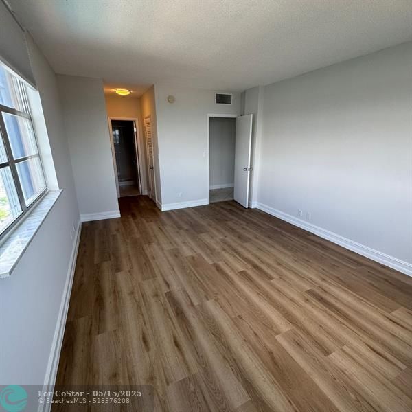 Building Photo - 1455 N Treasure Dr