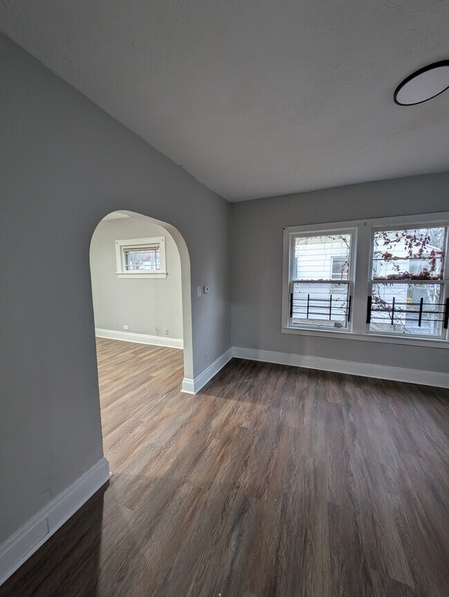 Building Photo - Charming 3BR 1BA Home w/  Solar Panels • Driveway in Cleveland