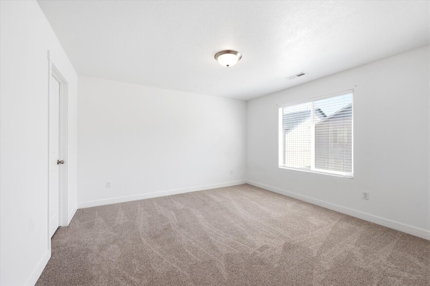 Building Photo - 432 S Pegasus Way