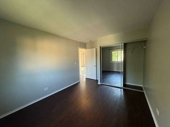 Building Photo - 3900 Sandpiper Dr