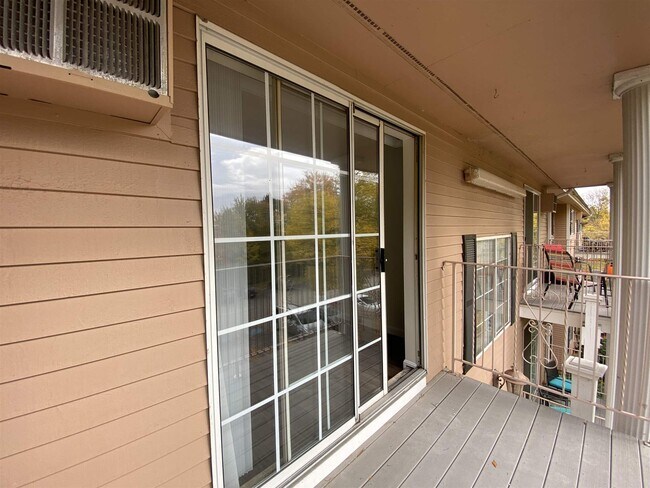 Building Photo - 385 Huse Rd