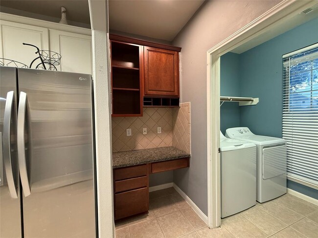 Building Photo - 10204 Dawn Brook Dr