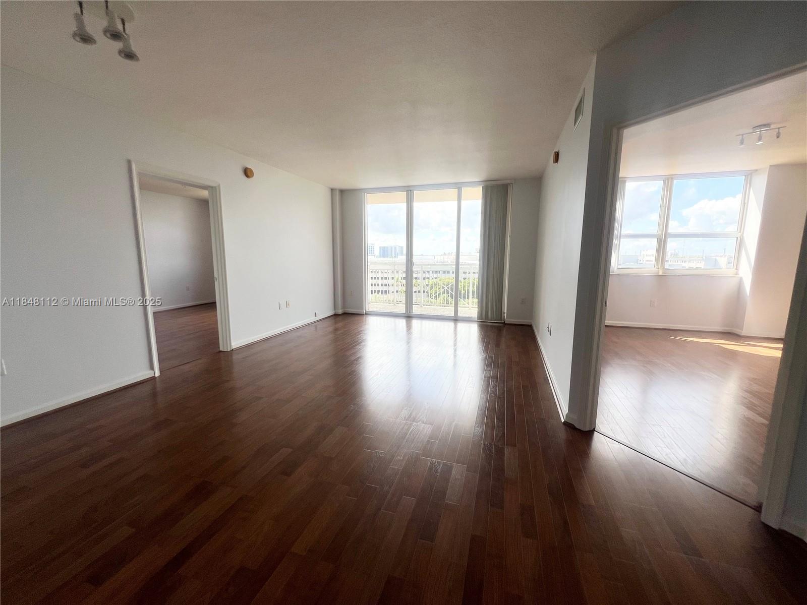 Building Photo - 19501 W Country Club Dr