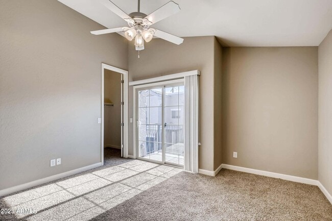 Building Photo - 3043 N 33rd Pl