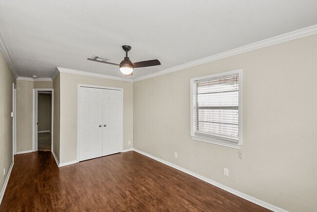 Building Photo - 5037 W 43rd St
