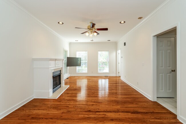 Building Photo - 110 Overhill Dr