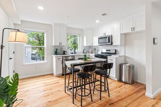 Building Photo - 549 S Orange Ave