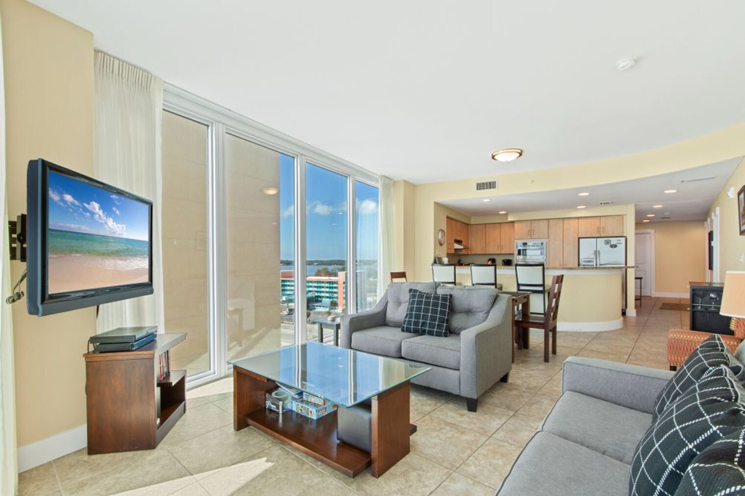 Building Photo - 521 W Beach Blvd