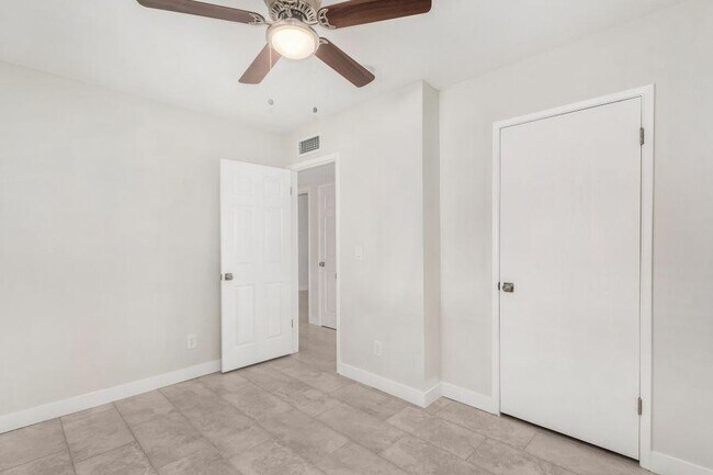 Building Photo - 4316 E Rose Marie Ln