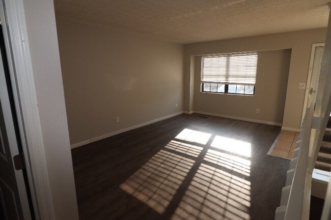 Building Photo - 8176 Rochester Way