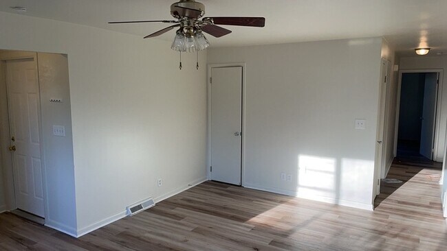 Building Photo - 3043 Regent St