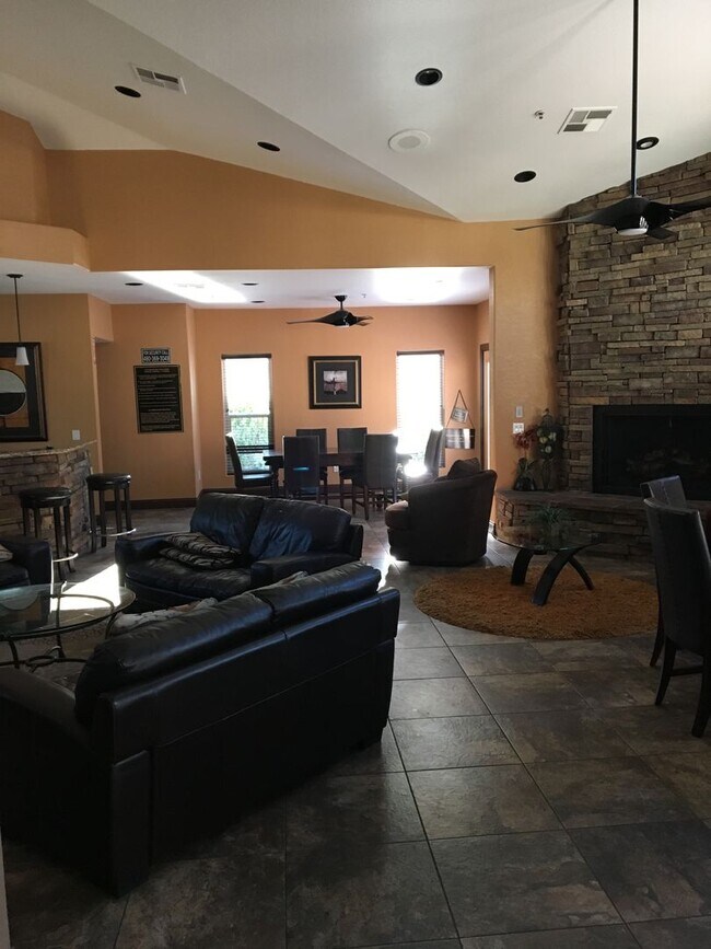 Building Photo - Experience the Best of Scottsdale living!