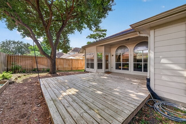 Building Photo - 11915 Lois Ln Dr