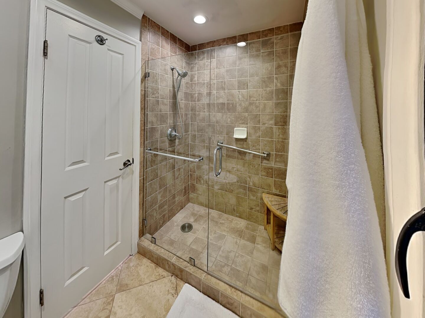 Building Photo - 3999 Crown Point Dr