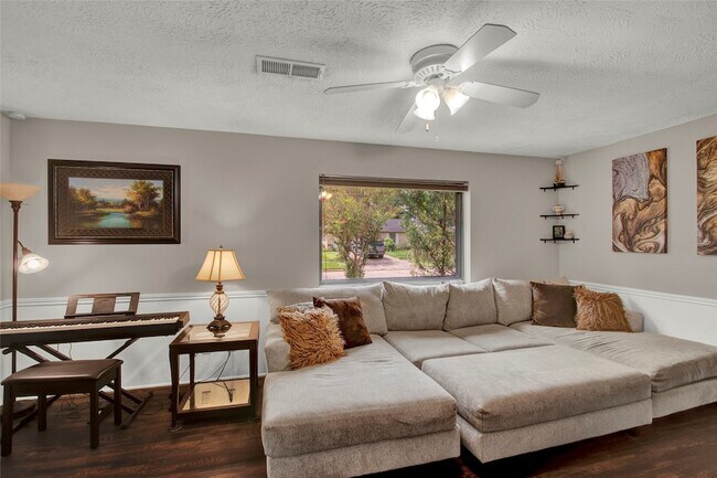 Building Photo - 6208 Brookdale Dr