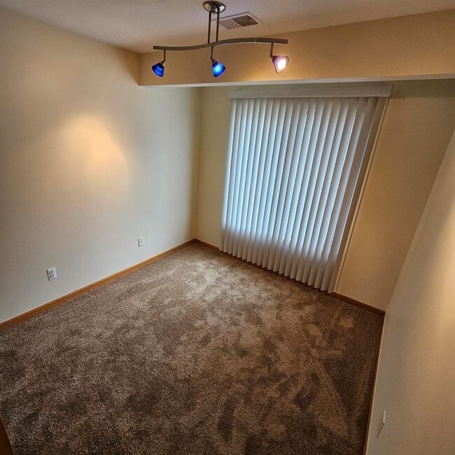 Building Photo - 2 Bedroom Upper Condo w/ Modern Lighting Fixtures and Track Lighting, Open Floor Plan w/ Large Li...