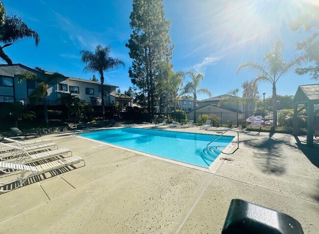 Building Photo - Stunning Townhome In Santee with Modern Fi...