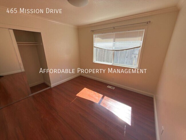 Building Photo - 465 Mission Dr