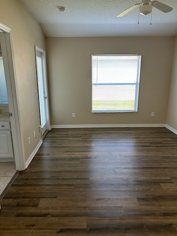 Master bedroom - 19 Wood Arbor Ln