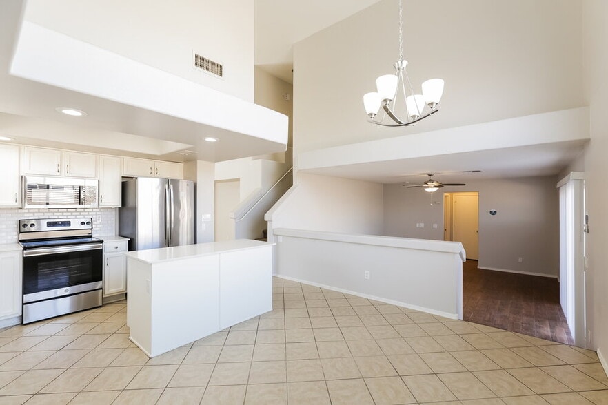 Building Photo - 11024 W Frier Dr