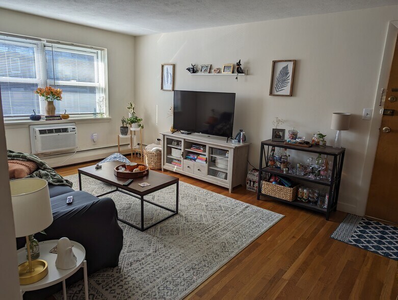 Building Photo - 11 Commonwealth Ct