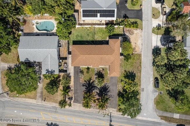 Building Photo - 215 N Riverside Dr