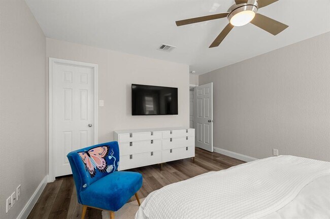 Building Photo - 1506 Woodstone S
