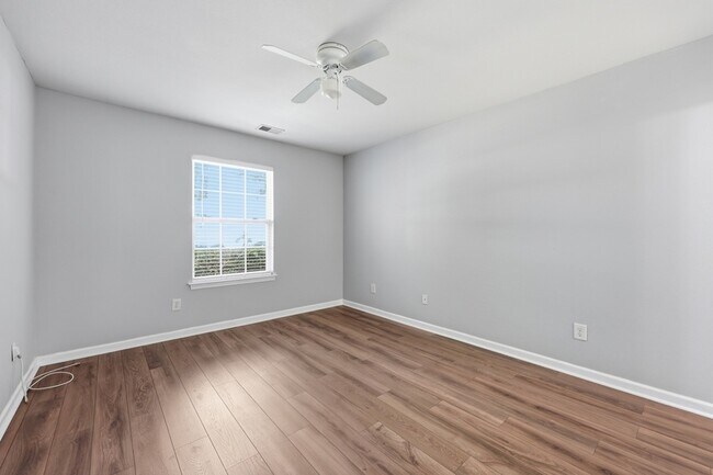 Building Photo - 2872 Oasis Ln