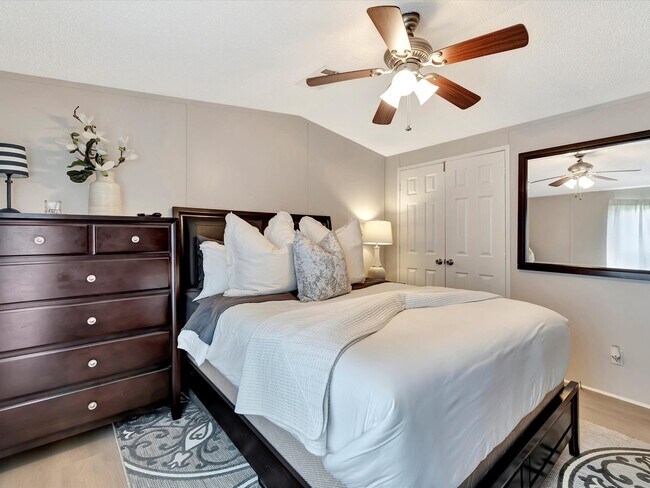 Building Photo - 506 Main St