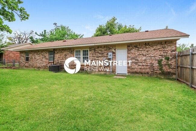 Building Photo - 3 Bedroom Pet-Friendly Home in CHOCTAW, OK...