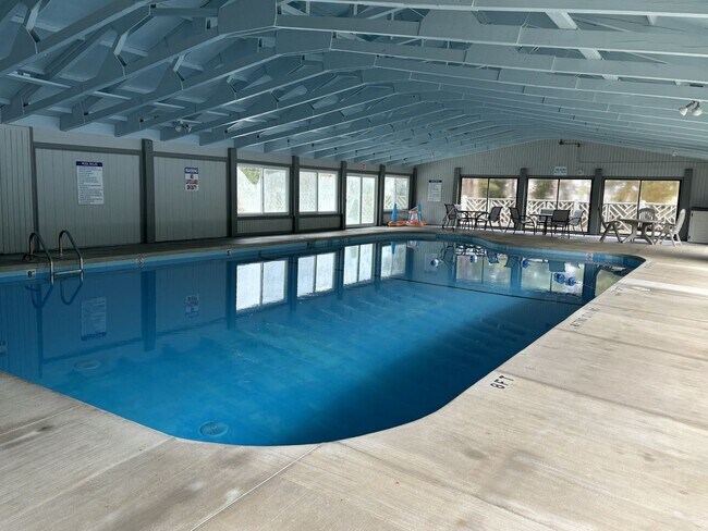 Building Photo - Beautiful home in Emerald Isle.