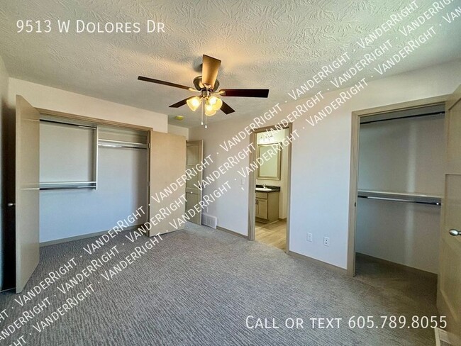 Building Photo - 9513 W Dolores Dr