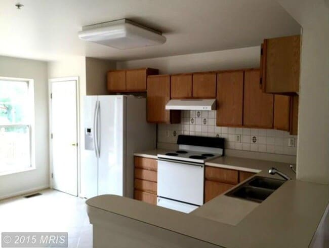 Building Photo - Application Fee Waived For Fall! A spaciou...