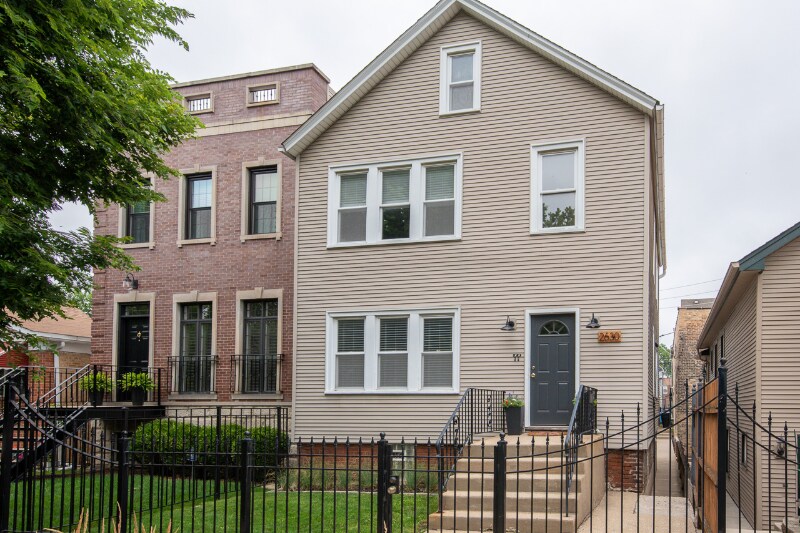 Building Photo - 2630 W Medill Ave