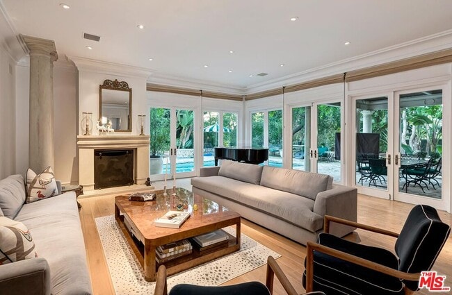 Building Photo - 2353 Bowmont Dr