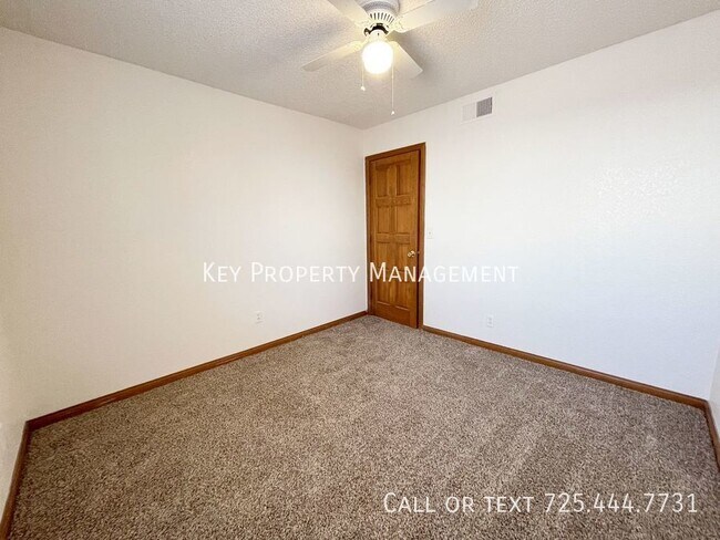 Building Photo - TWO STORY 4 BEDROOM WITH POOL NEAR SPRING ...