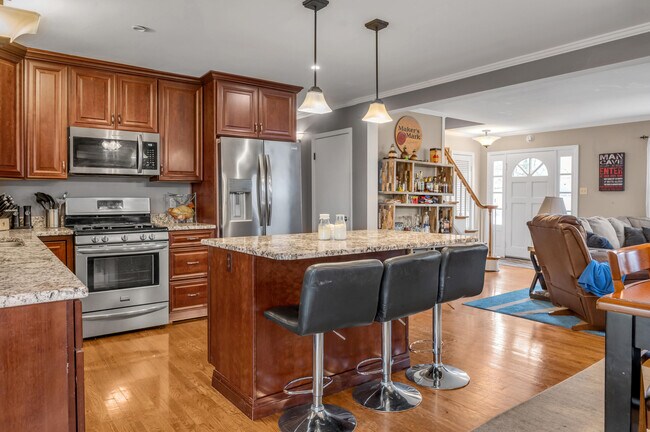 Building Photo - 653 Mt Vernon Dr