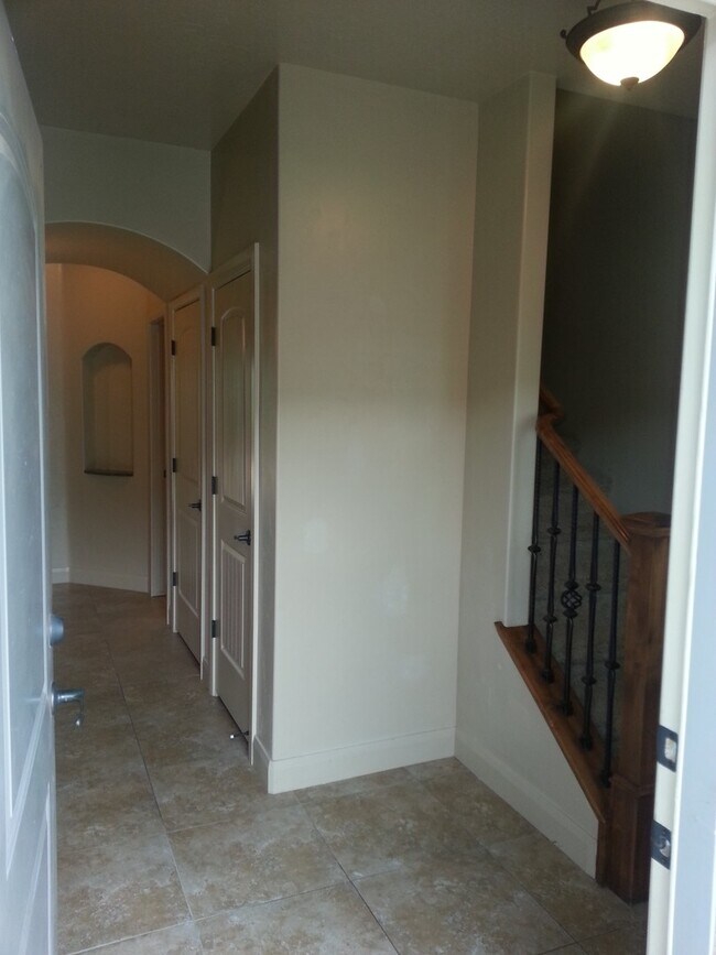 Building Photo - Buena Vista Townhome! Price Reduced!!