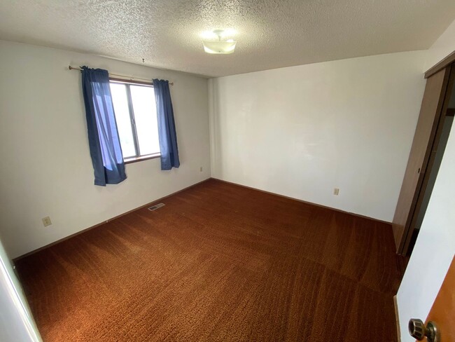 Building Photo - Cozy 3 Bedroom 1 Bath Home with Large Yard & 1 Car Attached Garage