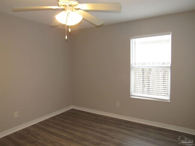 Building Photo - 608 Saleta St