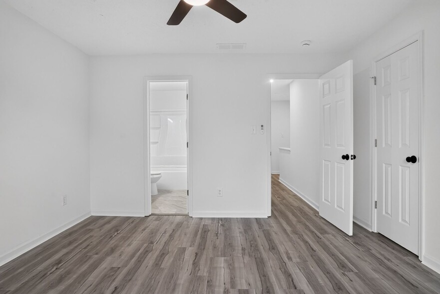 Building Photo - 2250 Kings Gate Cir SW