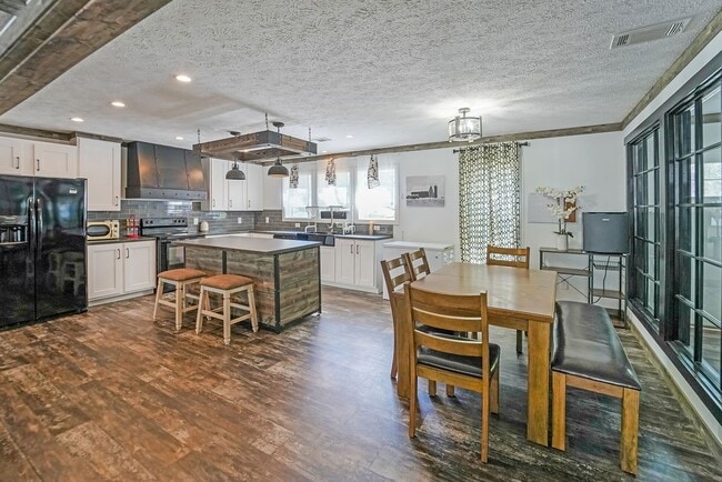 Building Photo - 29703 Midland St