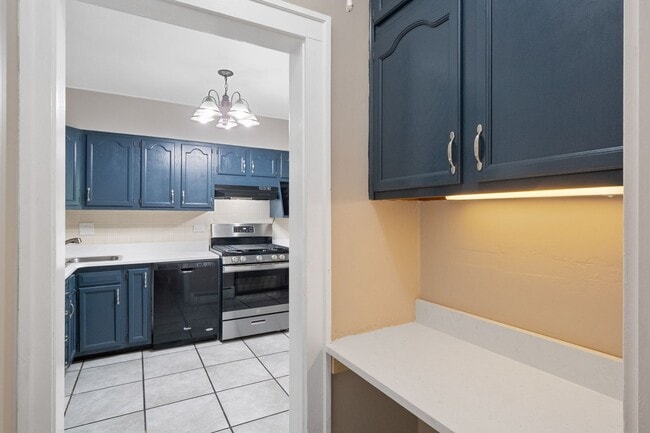 Building Photo - Home on the Range