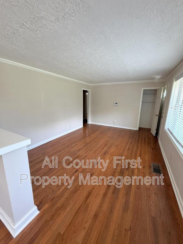 Building Photo - 2101 Holly Hill Dr