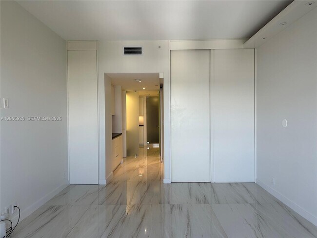 Building Photo - 251 Crandon Blvd
