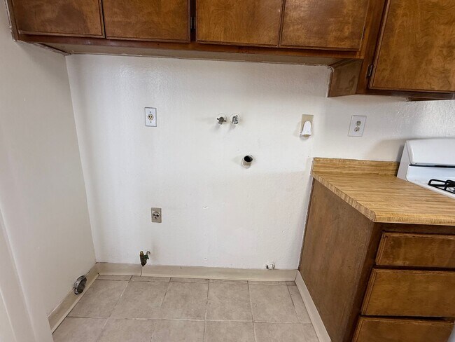Building Photo - 3711